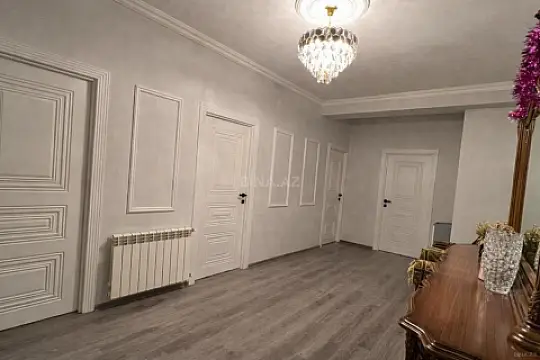 Satılır 3 otaqlı mənzil 121 m²