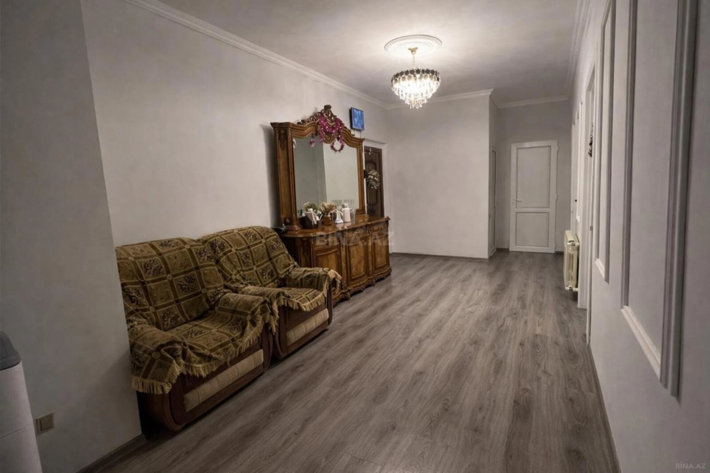 Satılır 3 otaqlı mənzil 121 m²