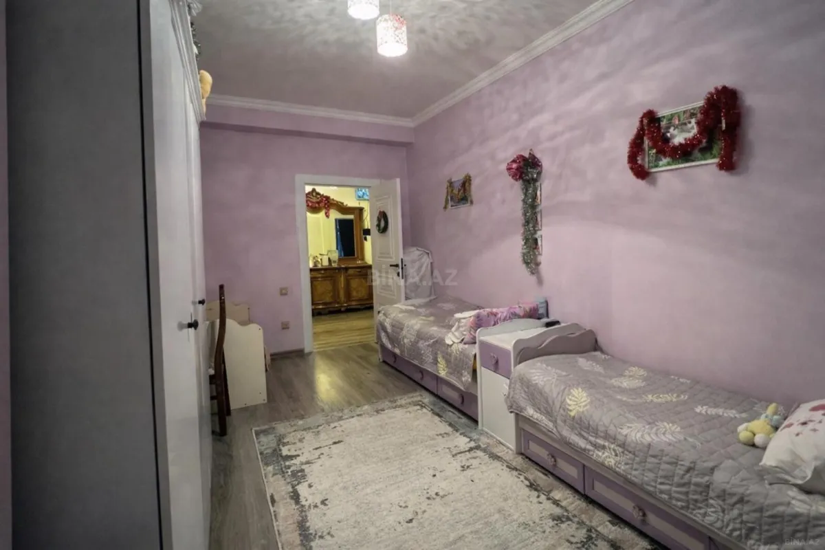 Satılır 3 otaqlı mənzil 121 m²