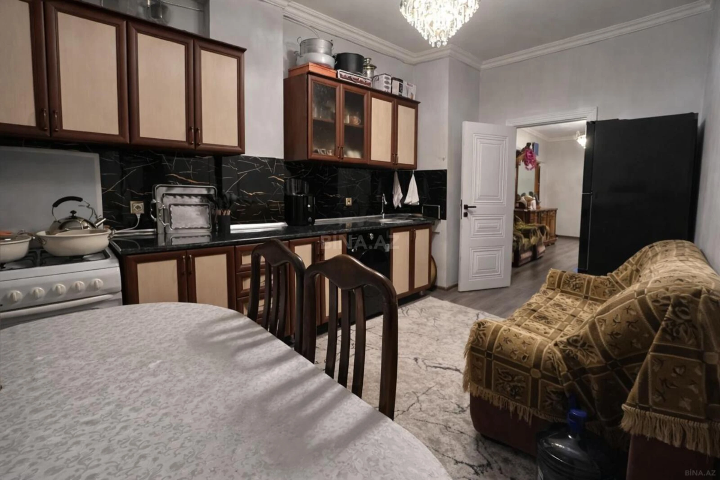 Satılır 3 otaqlı mənzil 121 m²