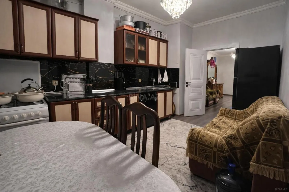 Satılır 3 otaqlı mənzil 121 m²