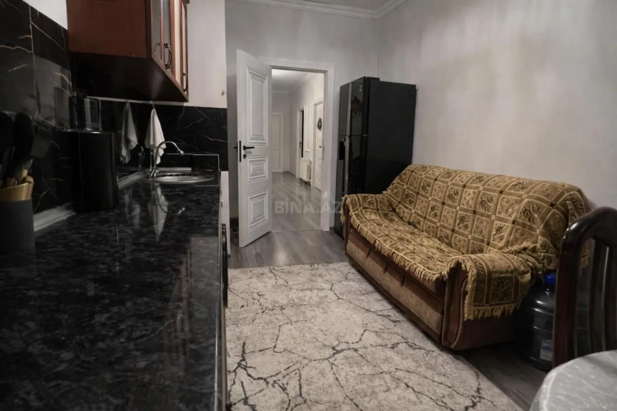 Satılır 3 otaqlı mənzil 121 m²