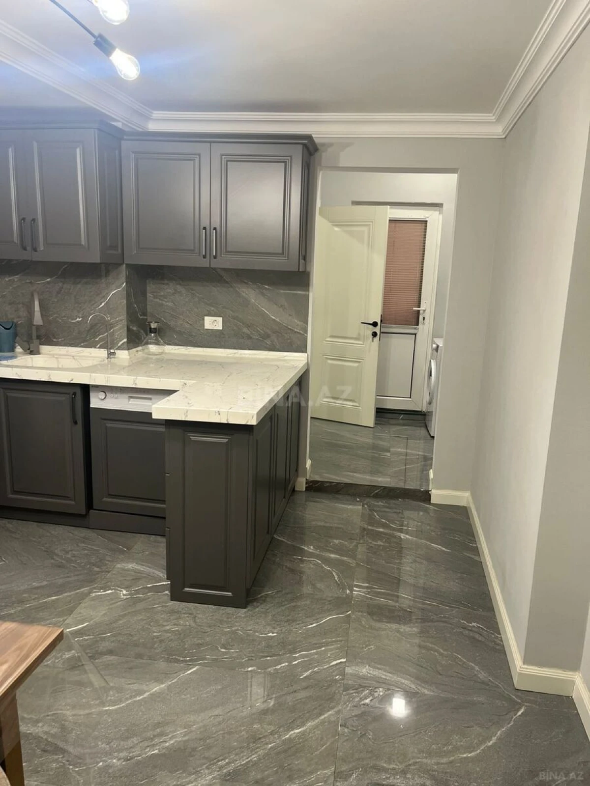 Kirayə verilir 4 otaqlı mənzil 110 m²