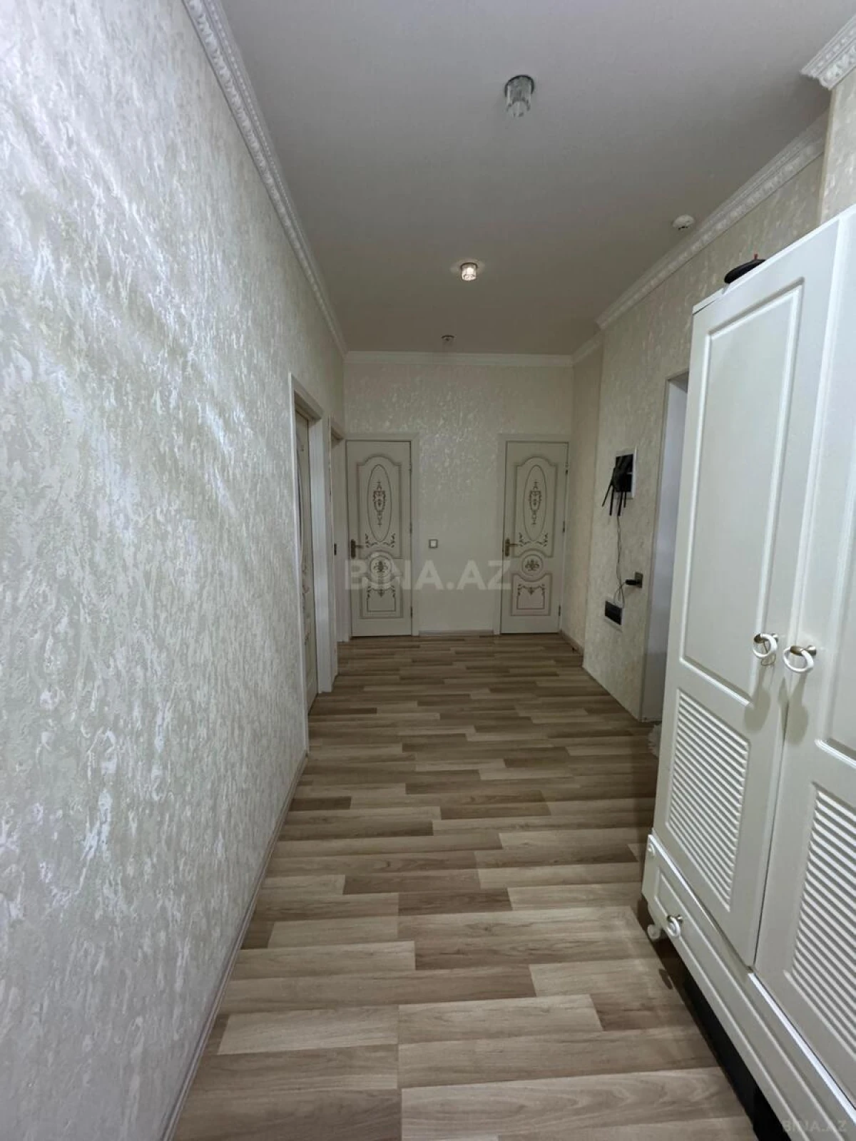 Satılır 2 otaqlı mənzil 99 m²
