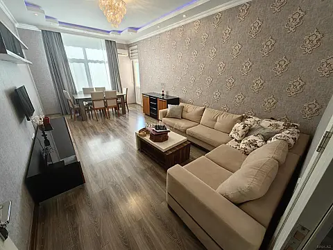 Kirayə verilir 2 otaqlı mənzil 90 m²