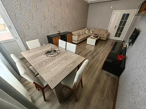 Kirayə verilir 2 otaqlı mənzil 90 m²