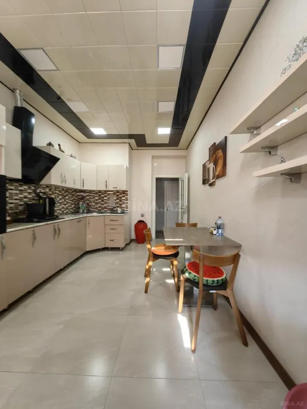 Kirayə verilir 2 otaqlı mənzil 90 m²