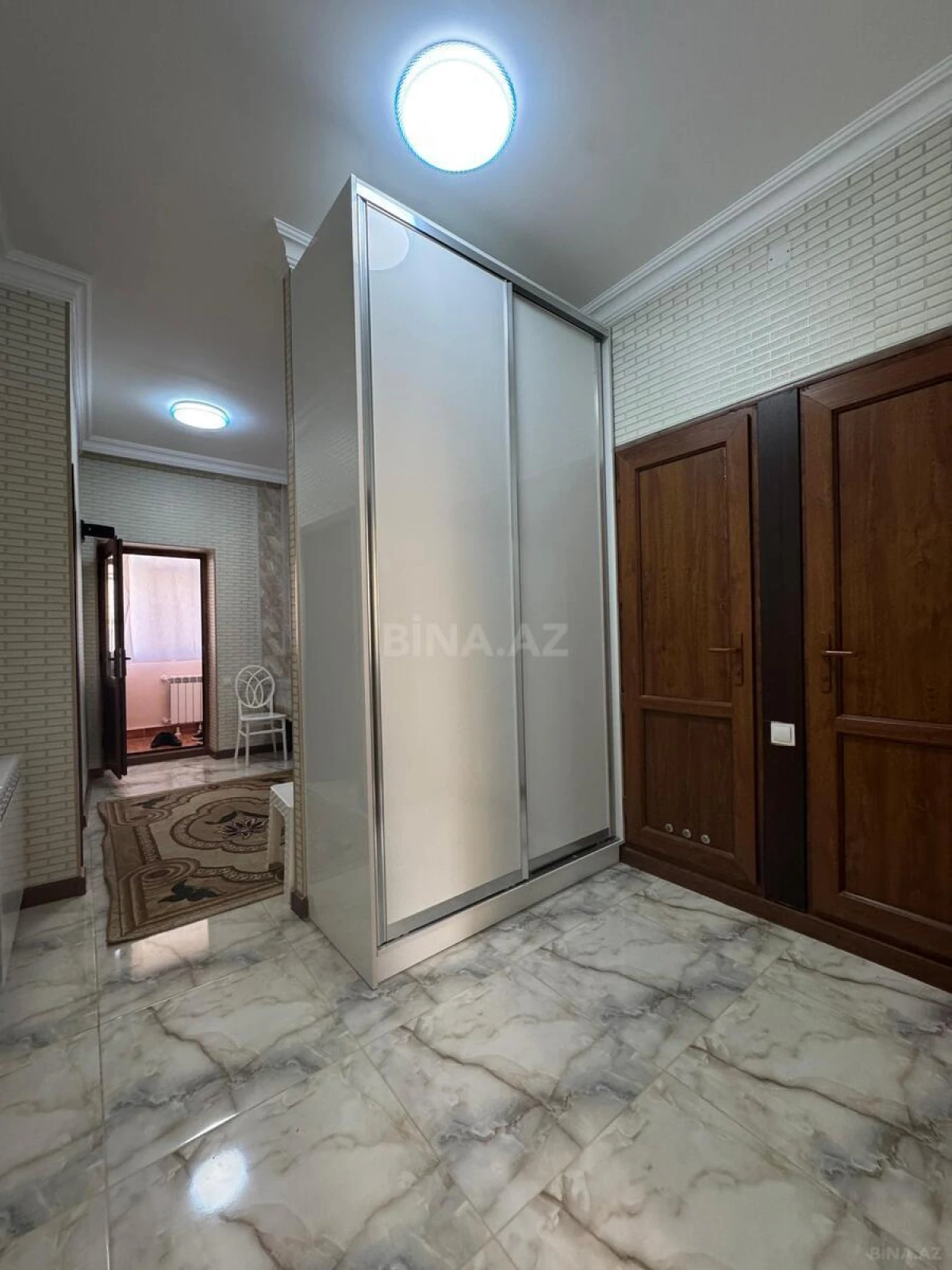 Kirayə verilir 2 otaqlı mənzil 75 m²
