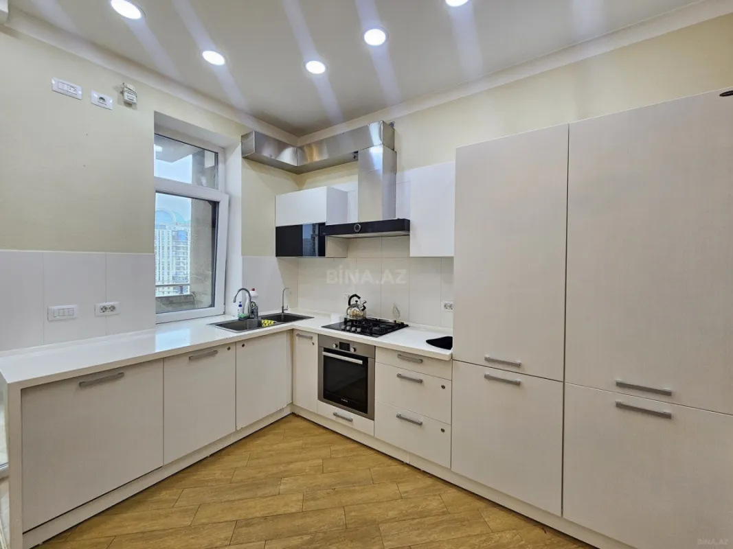 Kirayə verilir 3 otaqlı mənzil 150 m²