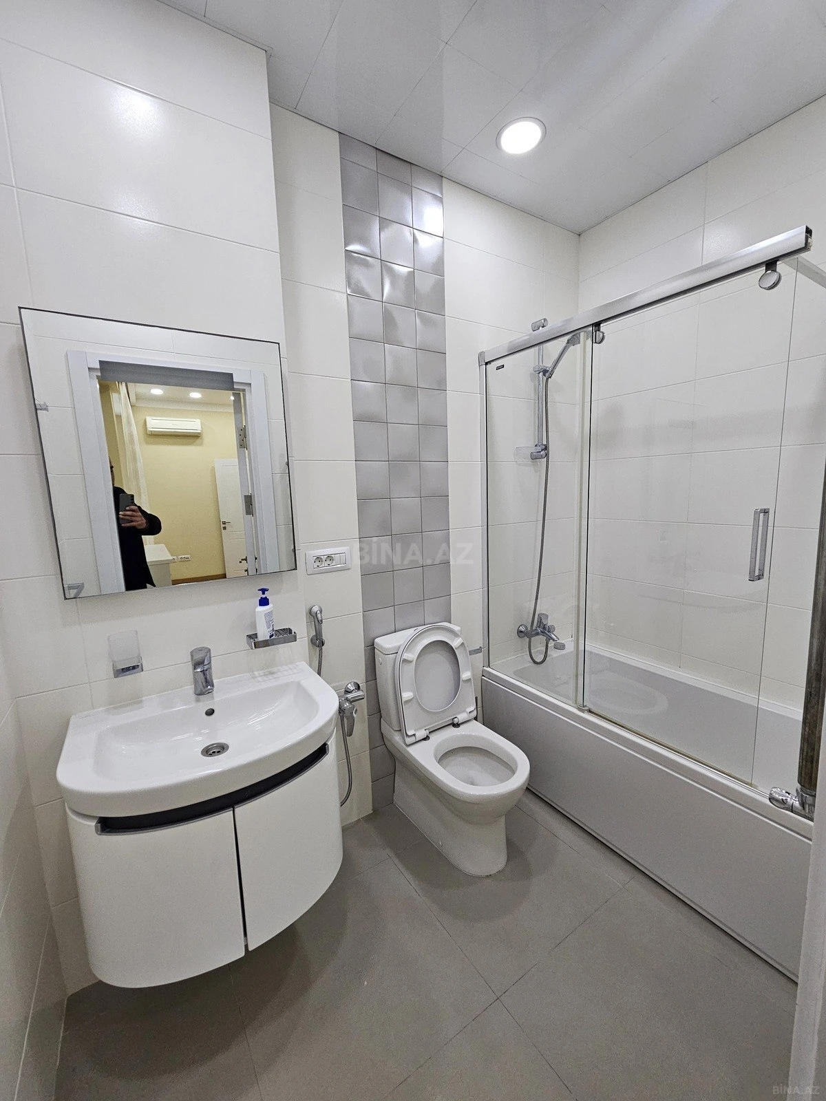 Kirayə verilir 3 otaqlı mənzil 150 m²