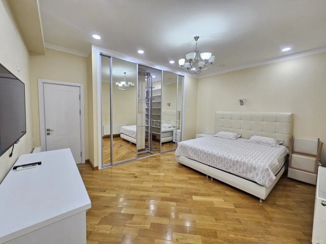 Kirayə verilir 3 otaqlı mənzil 150 m²
