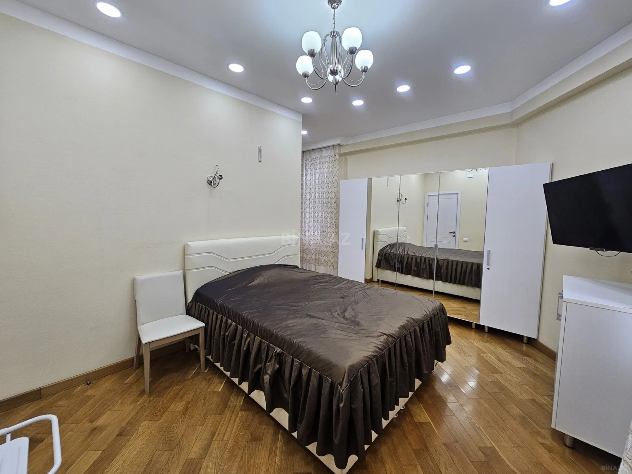 Kirayə verilir 3 otaqlı mənzil 150 m²