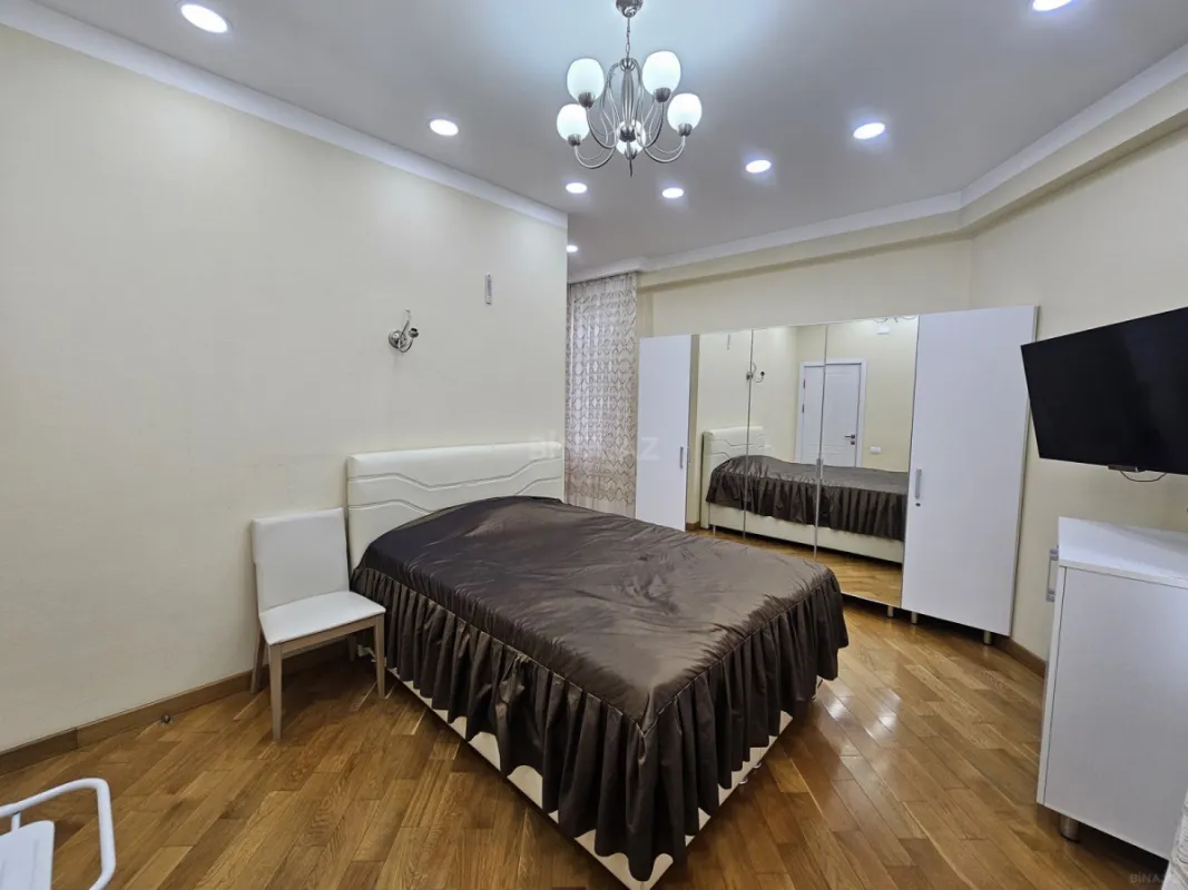 Kirayə verilir 3 otaqlı mənzil 150 m²