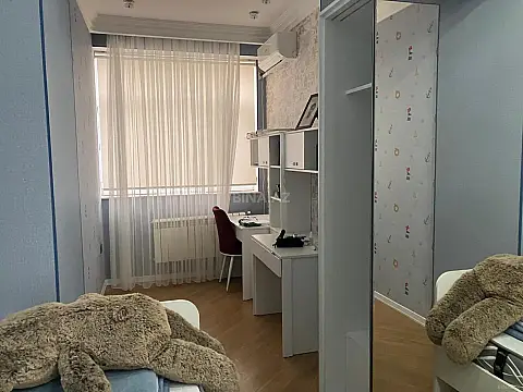 Satılır 3 otaqlı mənzil 140 m²