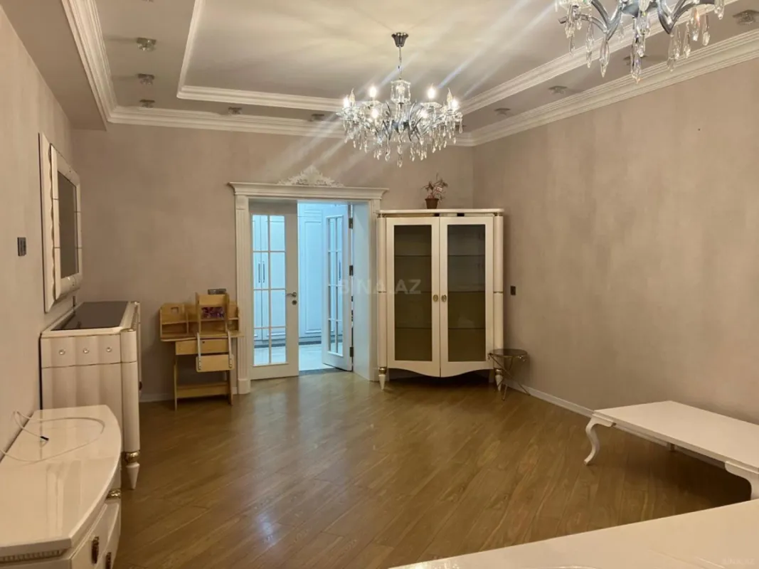 Satılır 3 otaqlı mənzil 140 m²