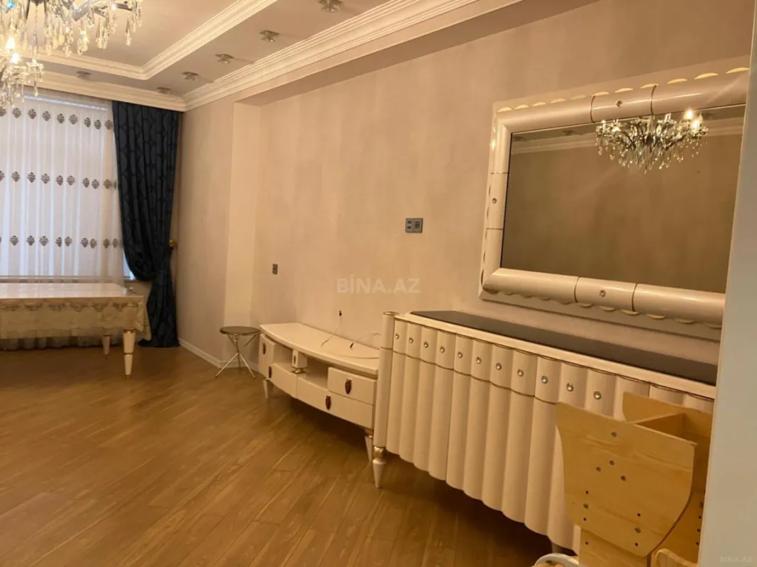 Satılır 3 otaqlı mənzil 140 m²