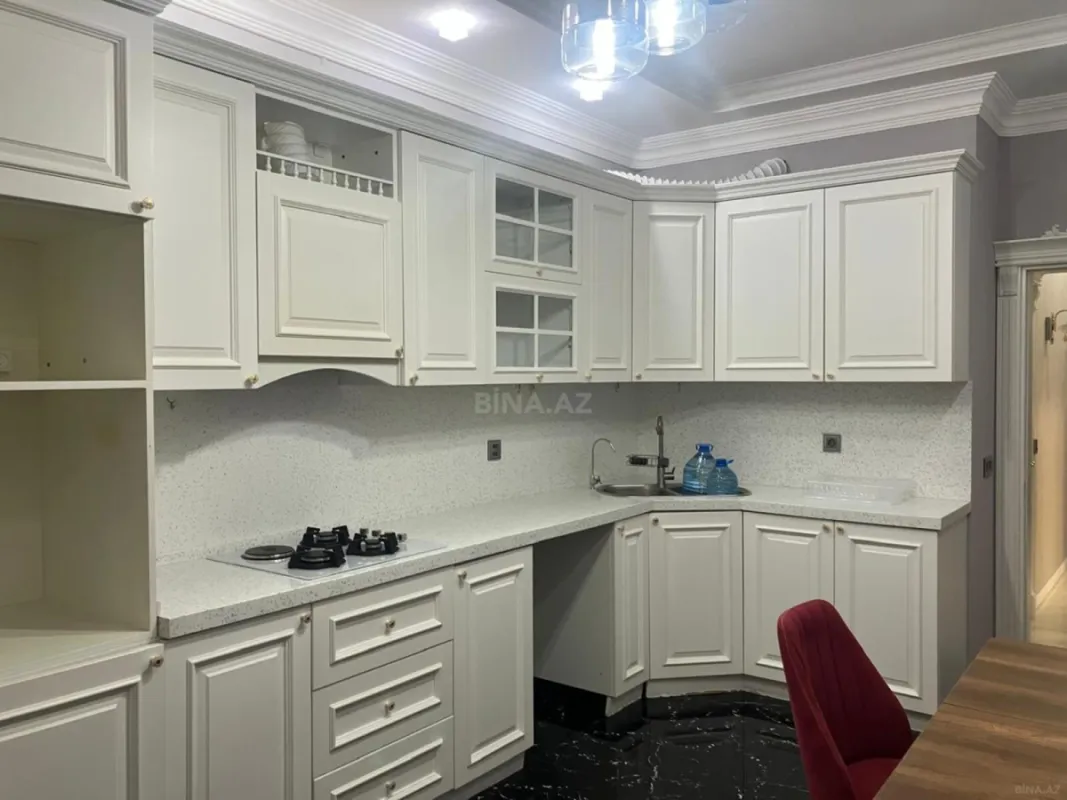 Satılır 3 otaqlı mənzil 140 m²