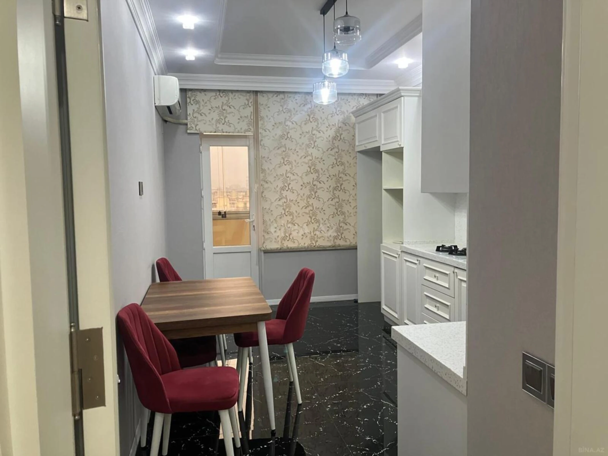 Satılır 3 otaqlı mənzil 140 m²