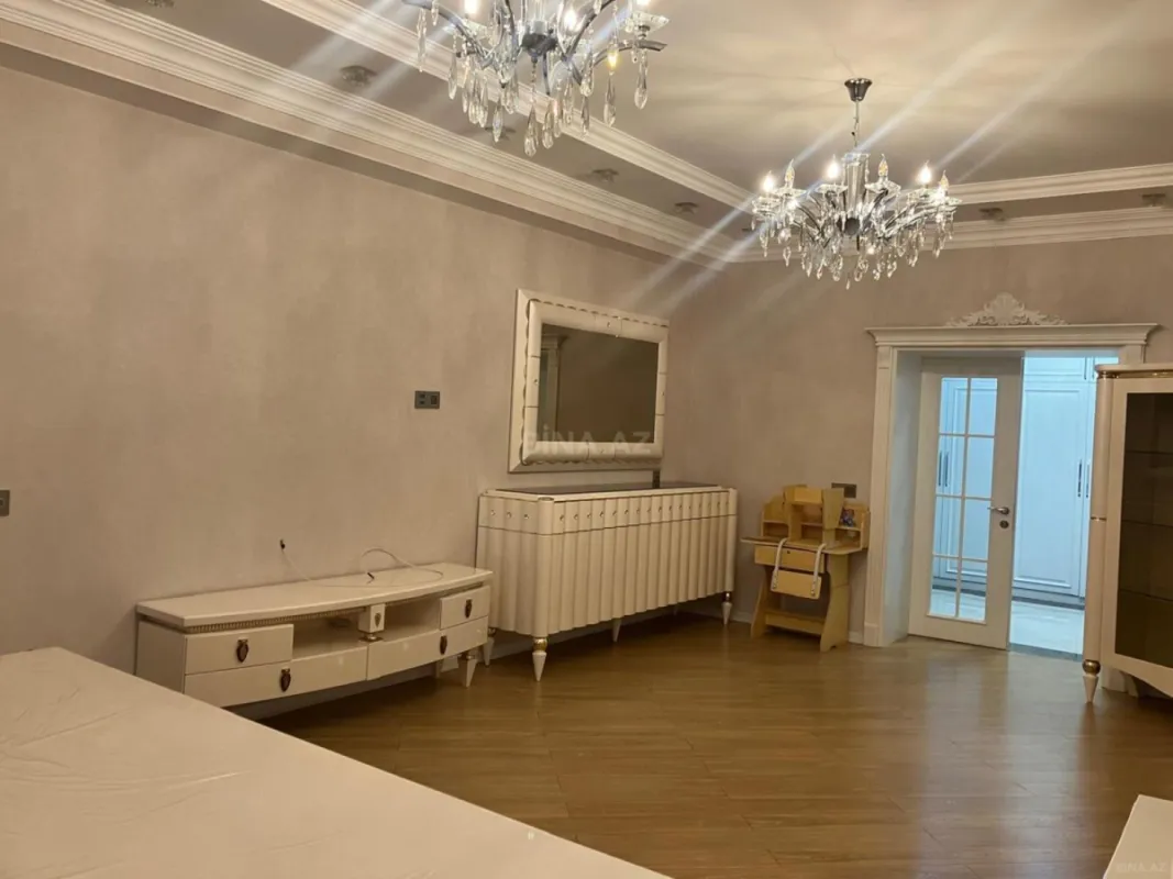 Satılır 3 otaqlı mənzil 140 m²