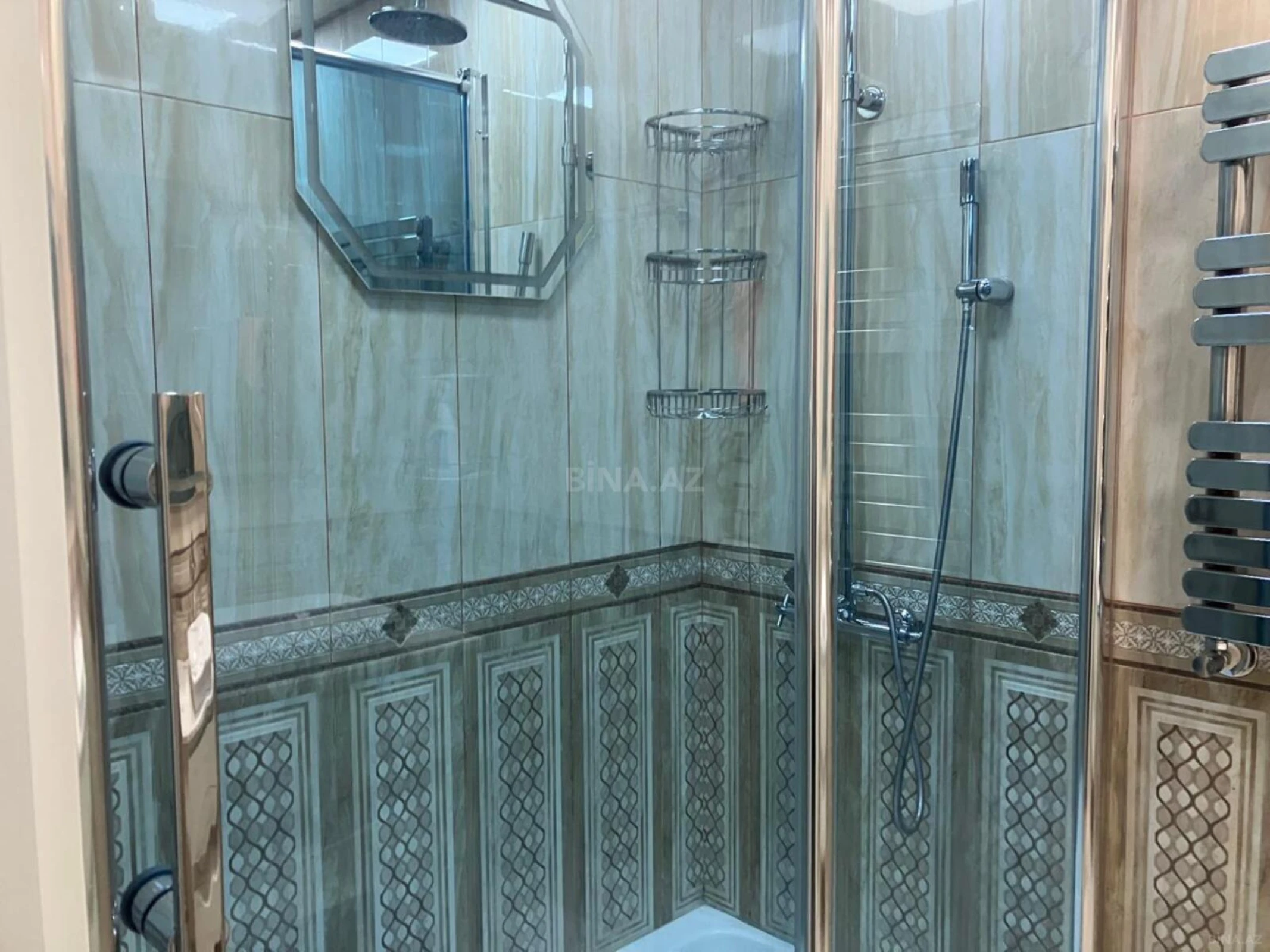 Satılır 3 otaqlı mənzil 140 m²