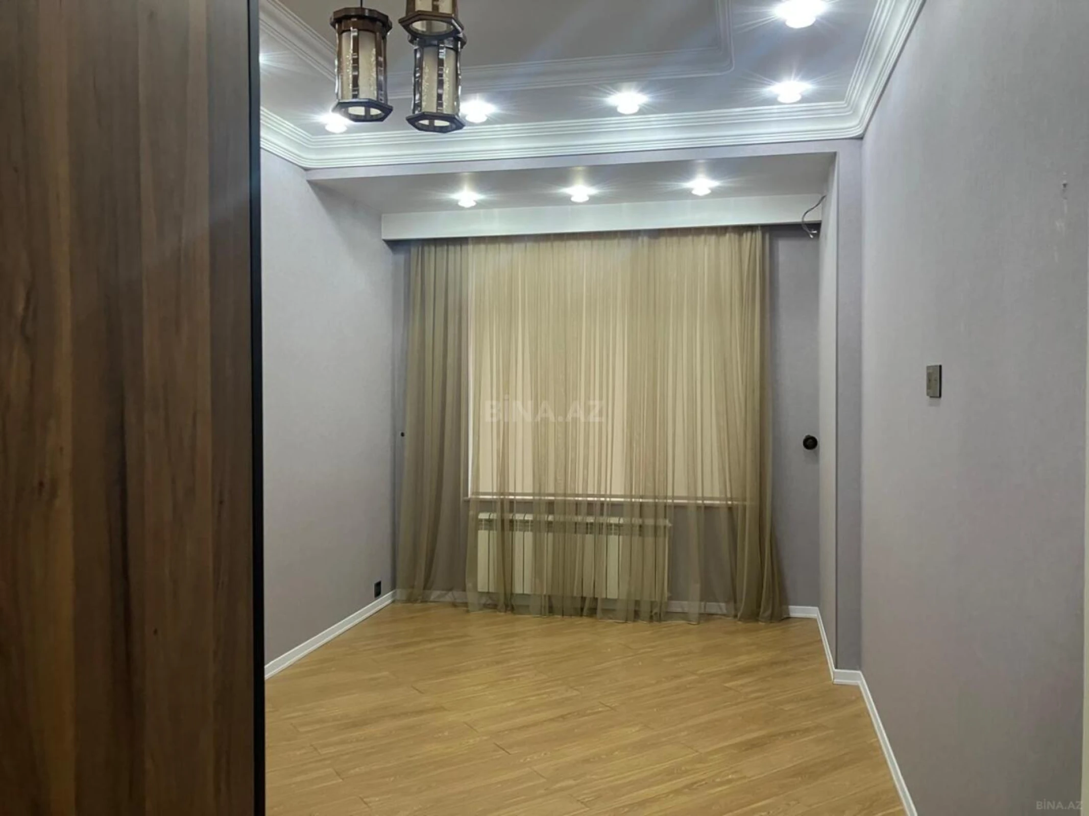Satılır 3 otaqlı mənzil 140 m²