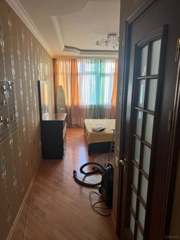 Satılır 3 otaqlı mənzil 160 m²