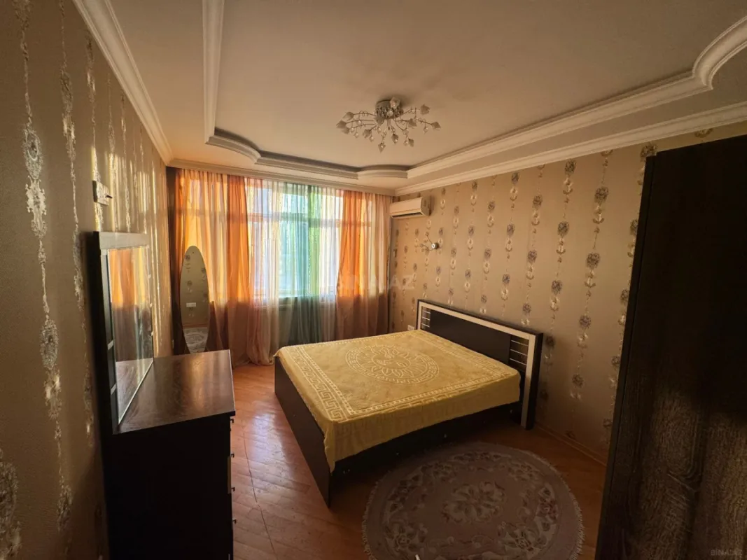 Satılır 3 otaqlı mənzil 160 m²