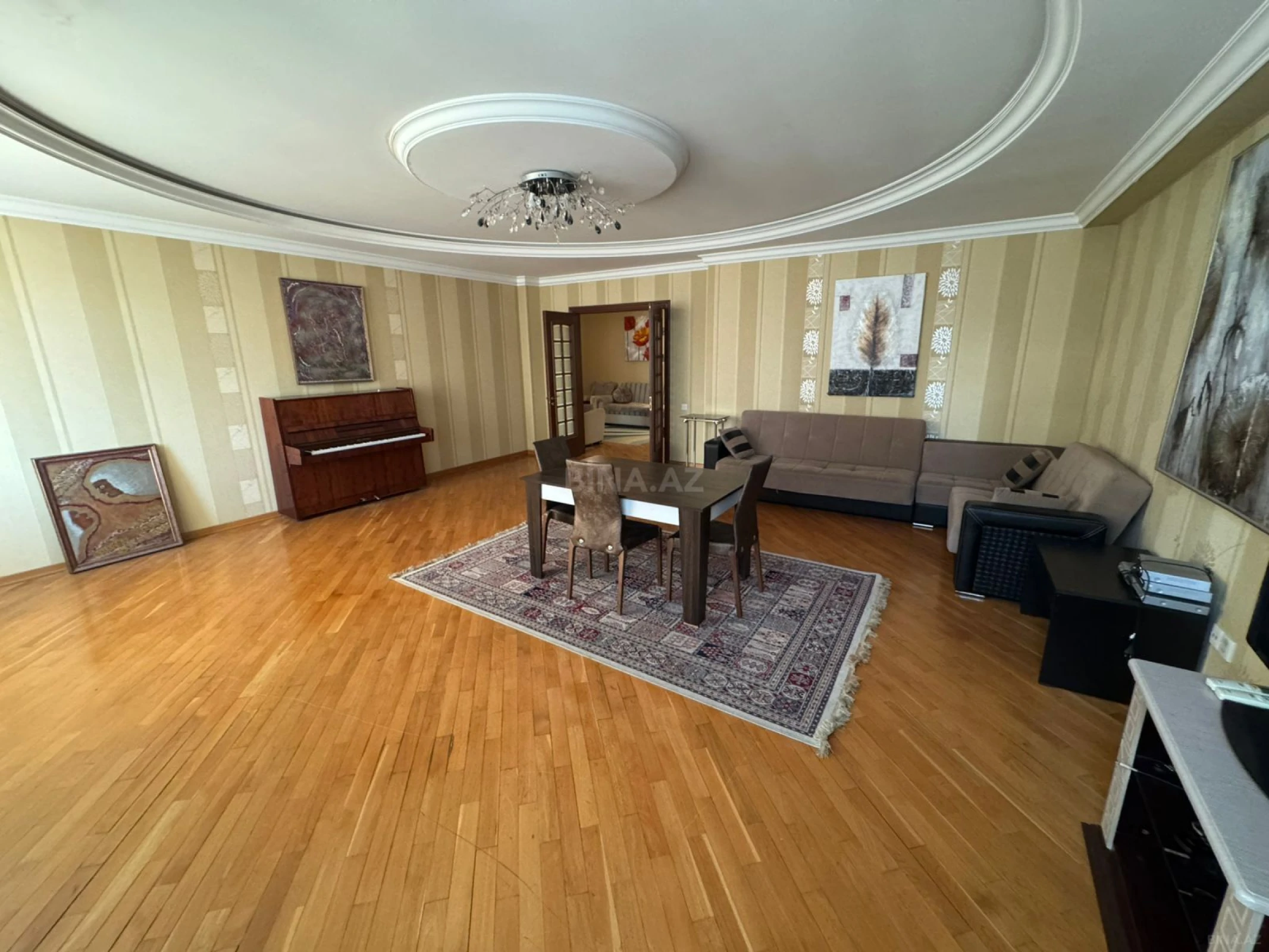 Satılır 3 otaqlı mənzil 160 m²