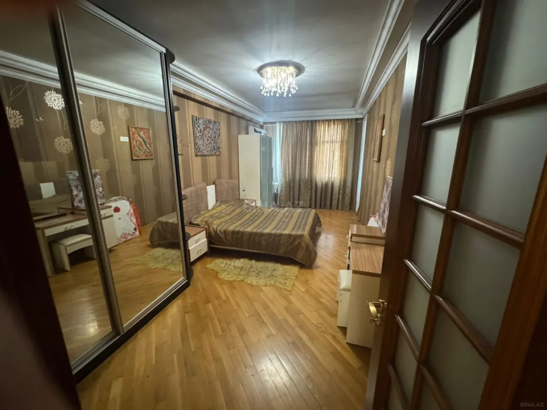 Satılır 3 otaqlı mənzil 160 m²