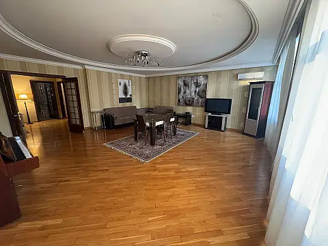 Satılır 3 otaqlı mənzil 160 m² — Bakı, Nizami 3 otaq 160.00 m²
