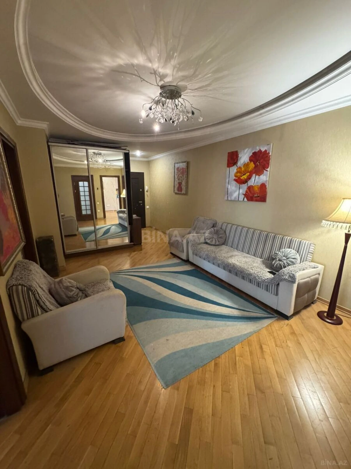 Satılır 3 otaqlı mənzil 160 m²