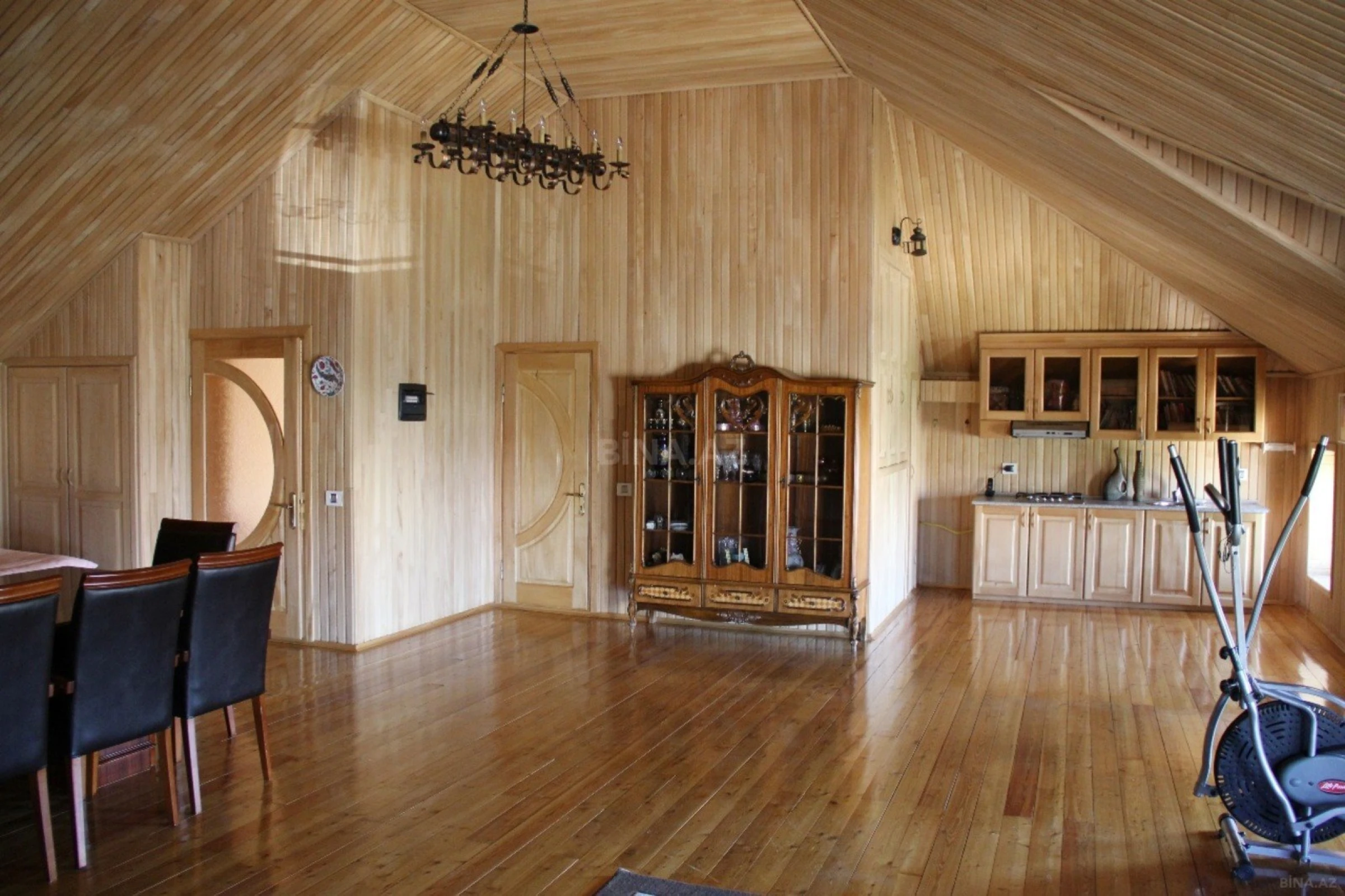 Satılır 6 otaqlı həyət evi 440 m²