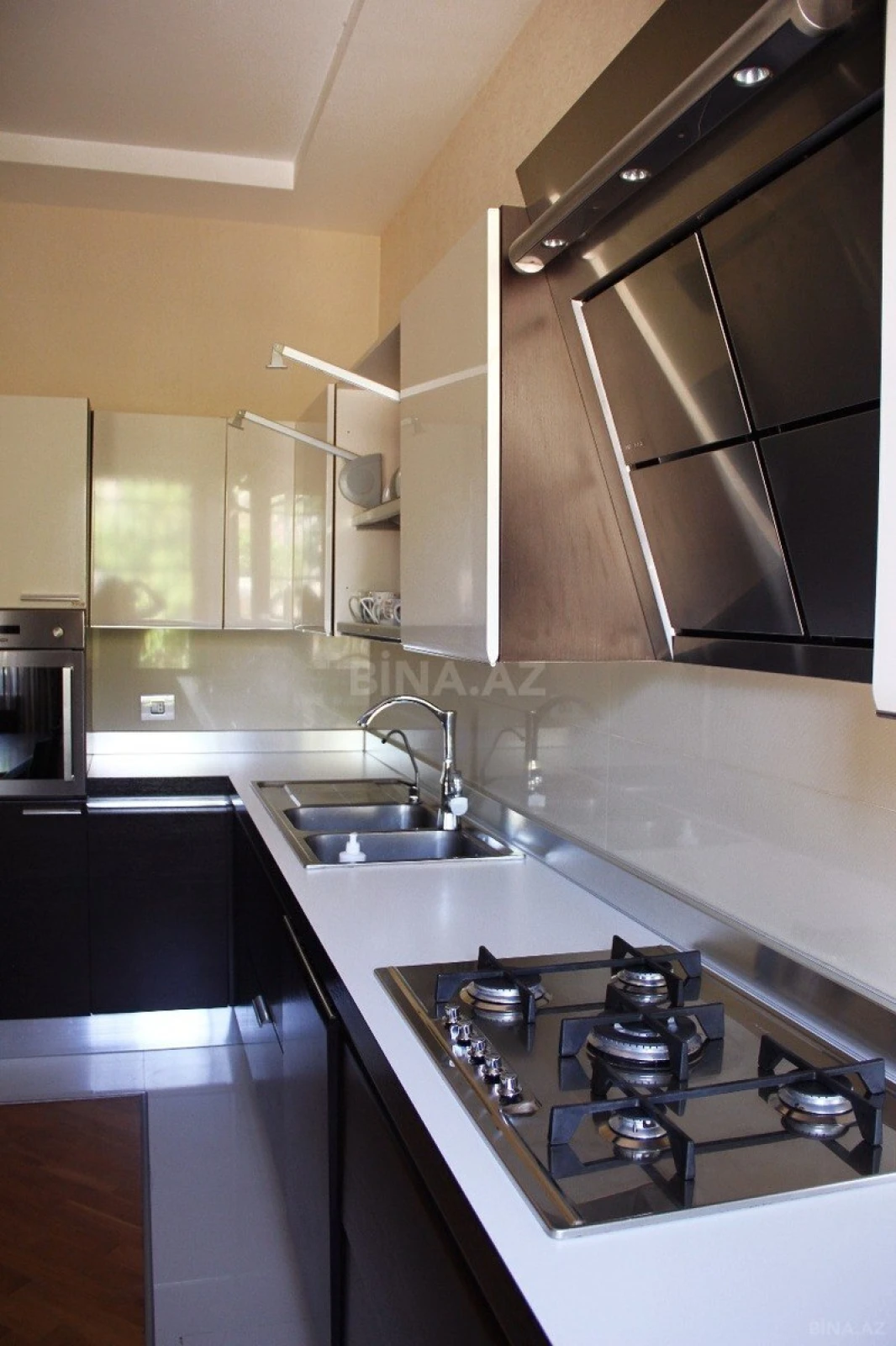 Satılır 6 otaqlı həyət evi 440 m²