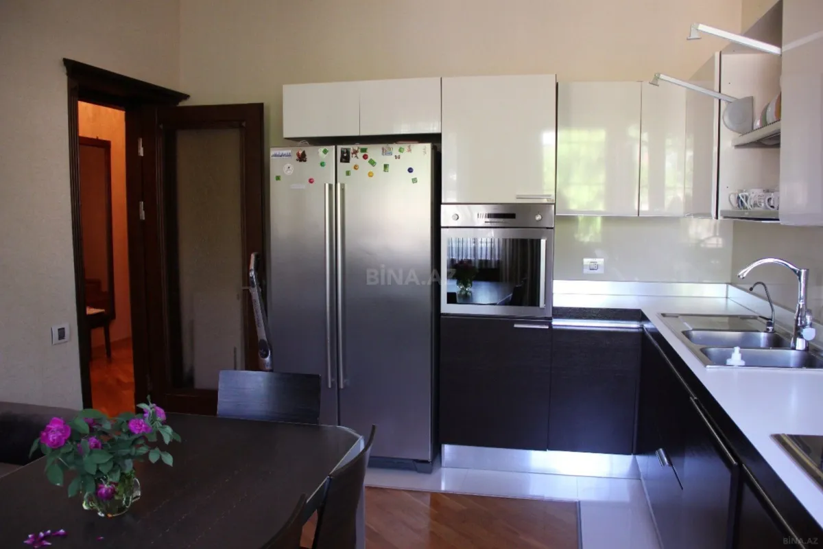 Satılır 6 otaqlı həyət evi 440 m²