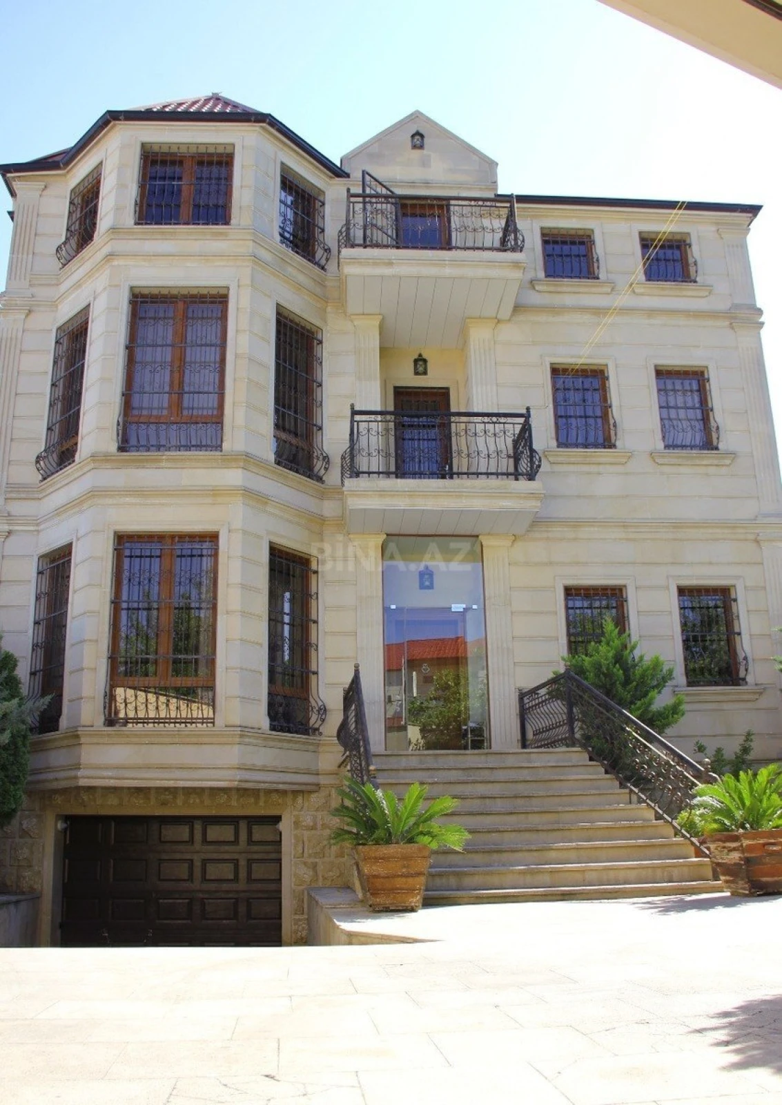 Satılır 6 otaqlı həyət evi 440 m²