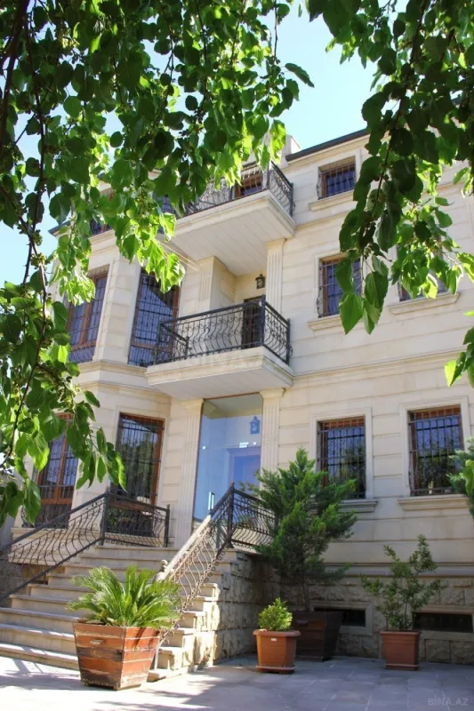 Satılır 6 otaqlı həyət evi 440 m²