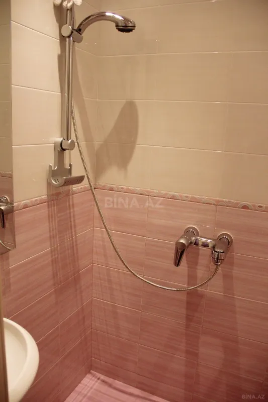 Satılır 6 otaqlı həyət evi 440 m²