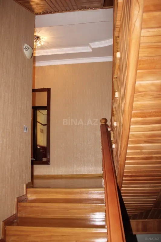 Satılır 6 otaqlı həyət evi 440 m²