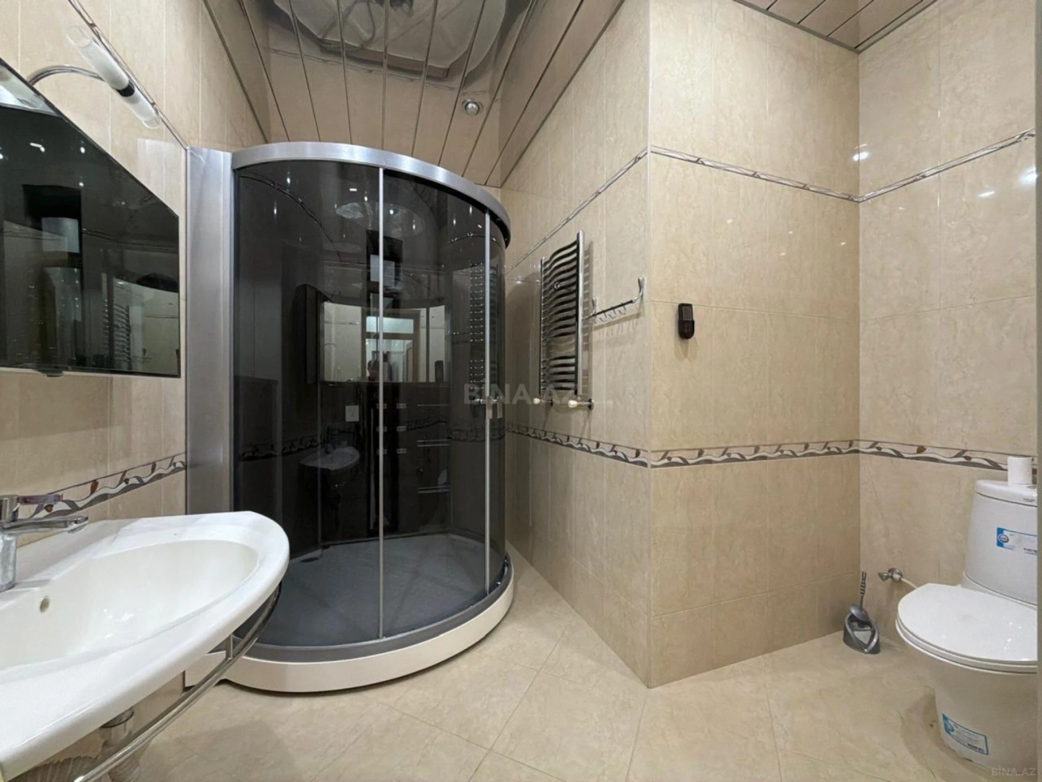 Satılır 4 otaqlı mənzil 230 m²