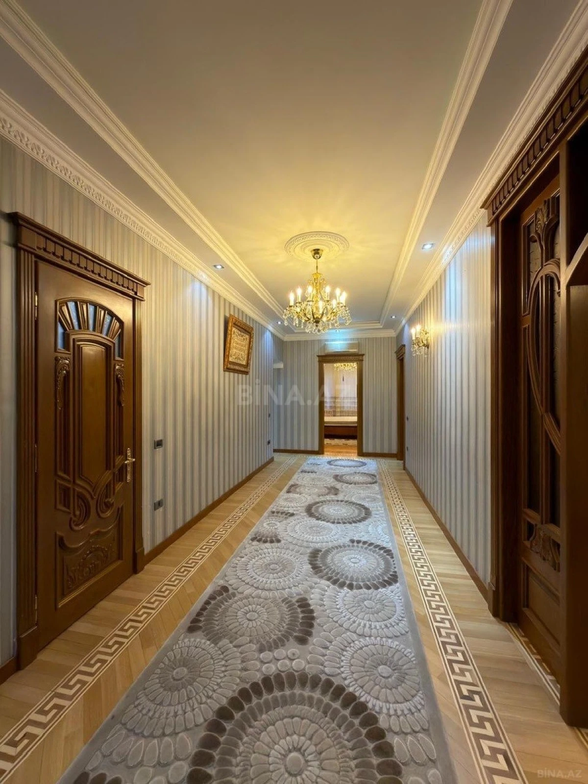 Satılır 4 otaqlı mənzil 230 m²