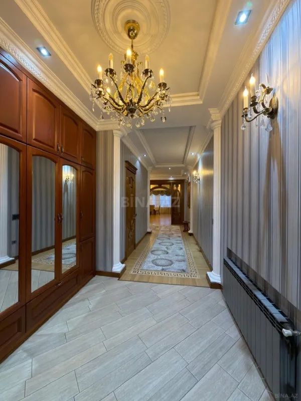 Satılır 4 otaqlı mənzil 230 m²