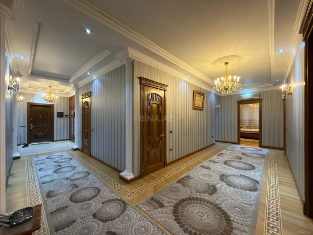 Satılır 4 otaqlı mənzil 230 m²