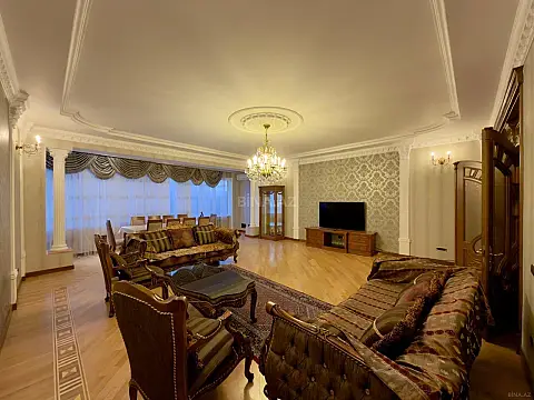 Satılır 4 otaqlı mənzil 230 m² — Bakı 4 otaq 230.00 m²