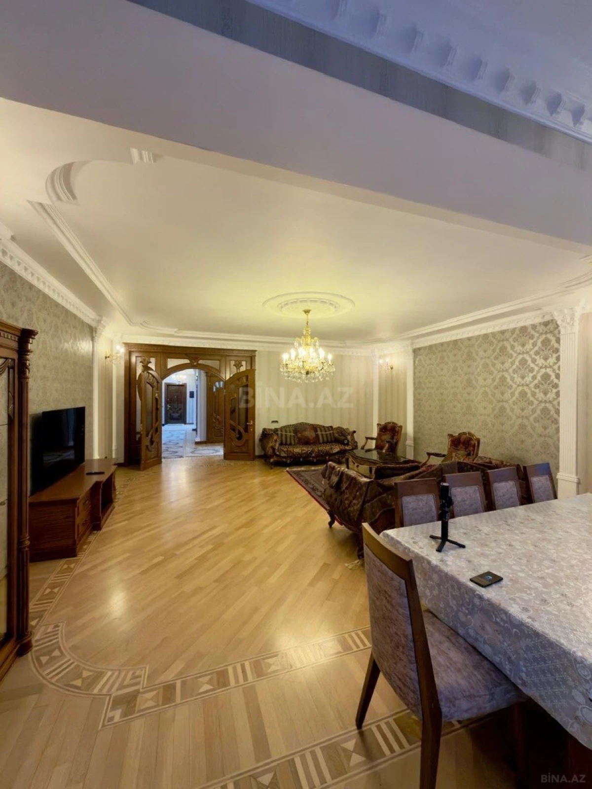 Satılır 4 otaqlı mənzil 230 m²