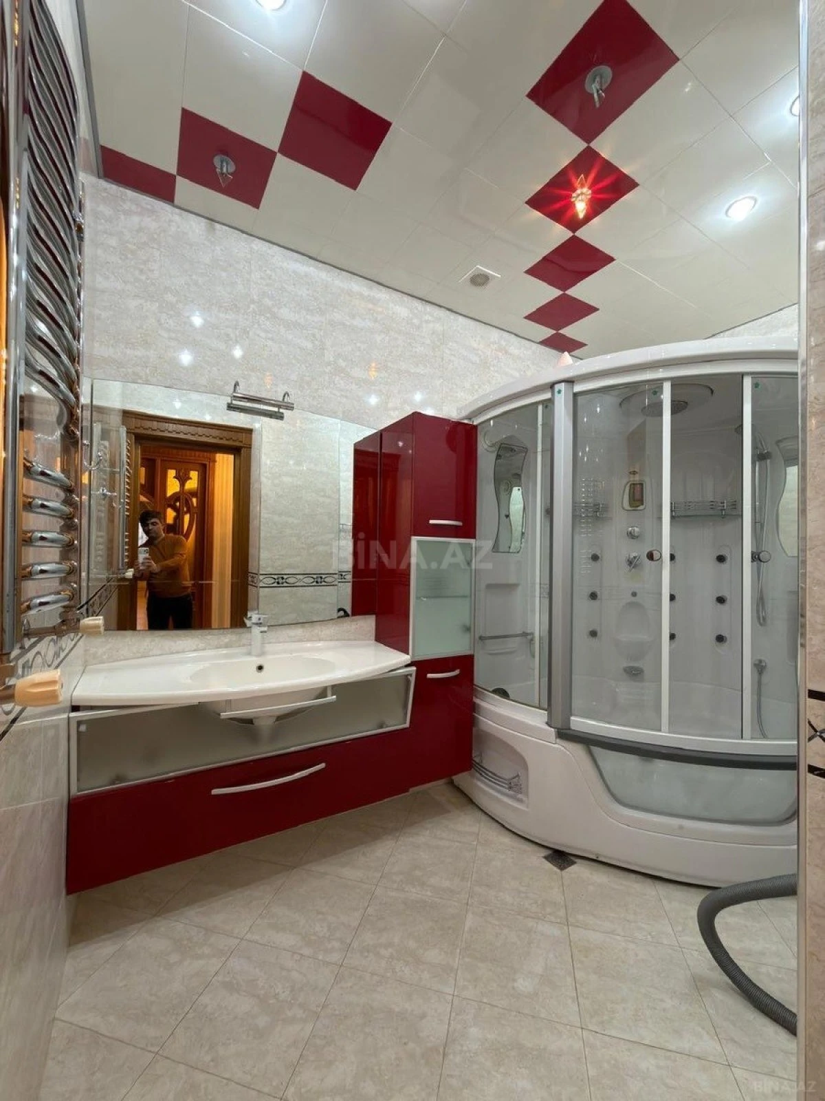 Satılır 4 otaqlı mənzil 230 m²