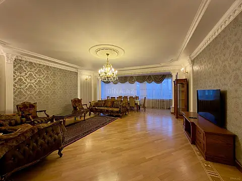 Satılır 4 otaqlı mənzil 230 m²