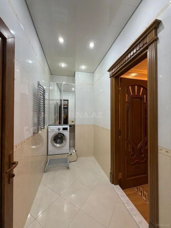 Satılır 4 otaqlı mənzil 230 m²