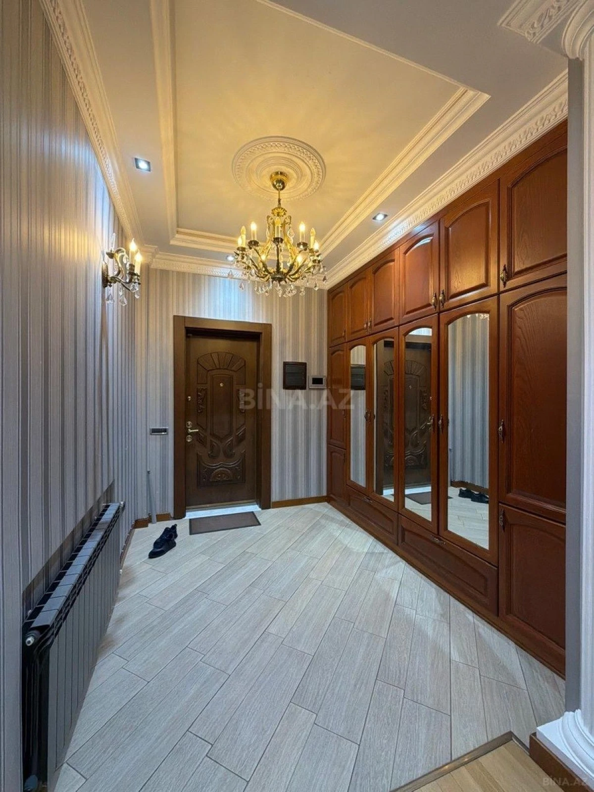 Satılır 4 otaqlı mənzil 230 m²