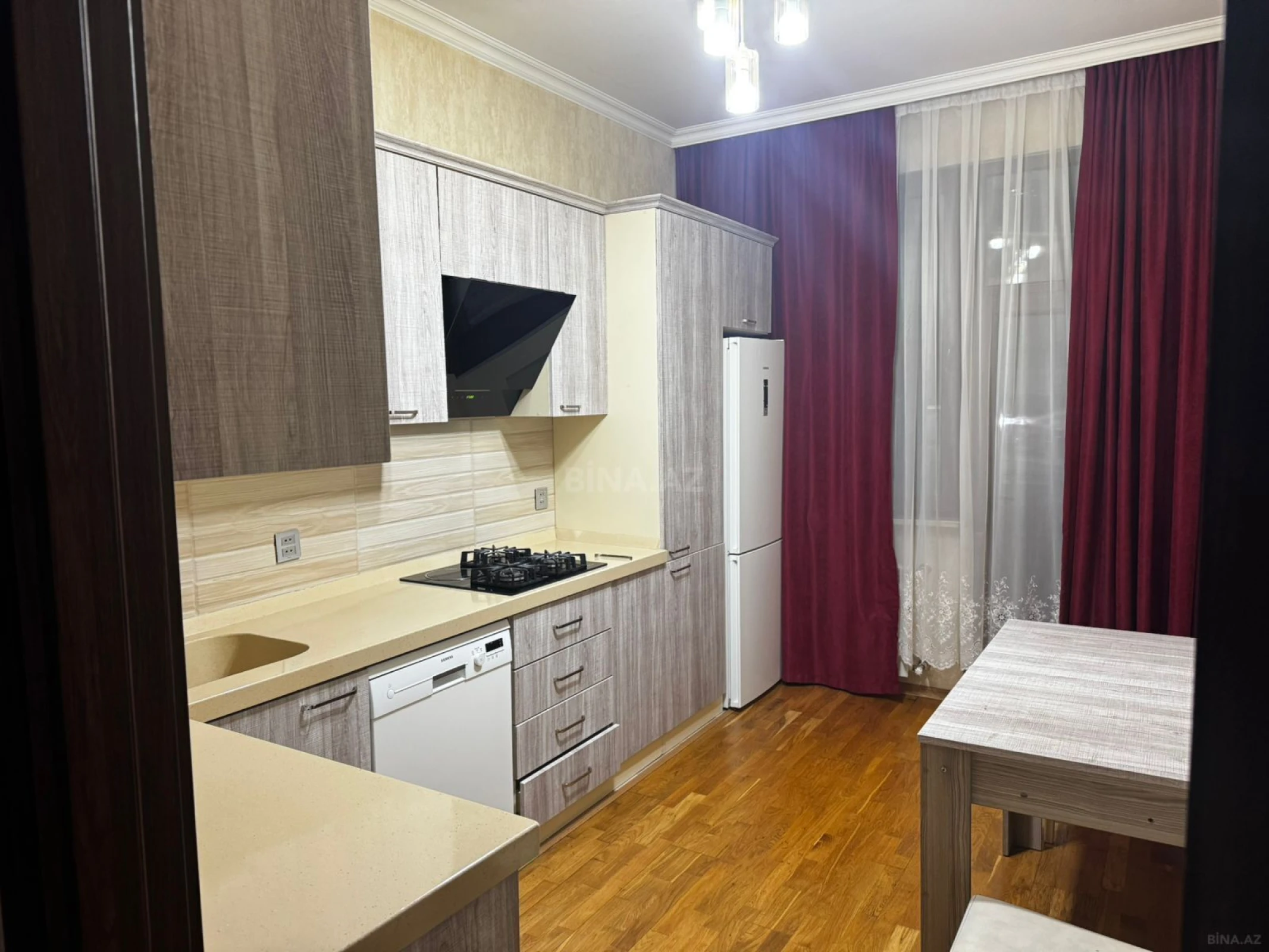 Kirayə verilir 2 otaqlı mənzil 70 m²
