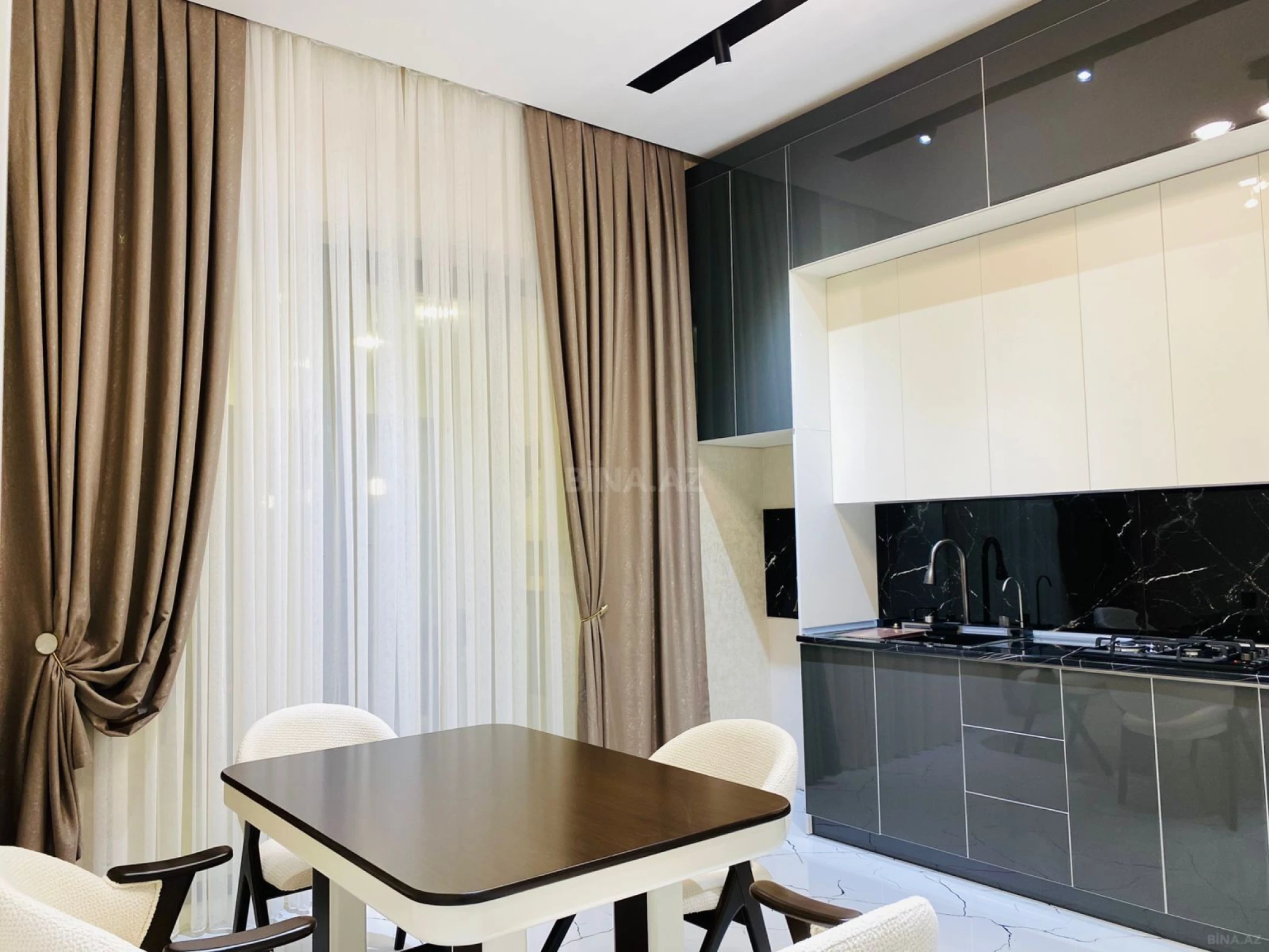 Satılır 4 otaqlı həyət evi 210 m²